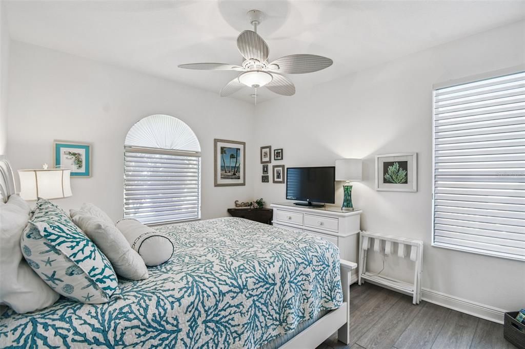 For Sale: $474,000 (2 beds, 2 baths, 2956 Square Feet)