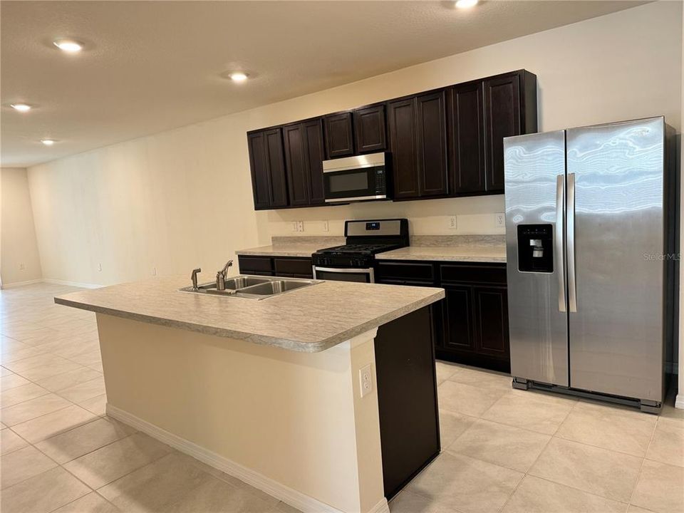 For Rent: $1,900 (3 beds, 2 baths, 1603 Square Feet)