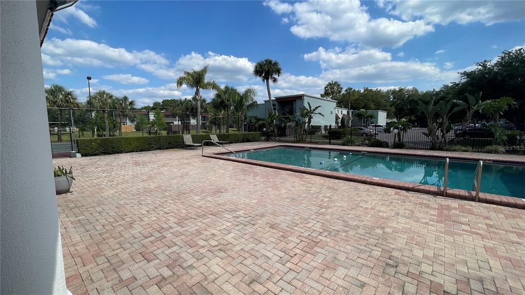 For Sale: $140,000 (1 beds, 1 baths, 742 Square Feet)