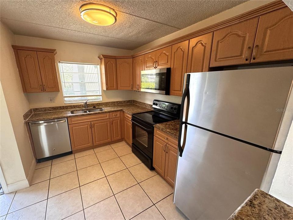 For Sale: $140,000 (1 beds, 1 baths, 742 Square Feet)