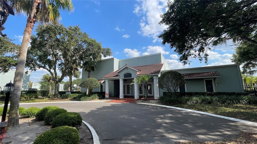 For Sale: $140,000 (1 beds, 1 baths, 742 Square Feet)