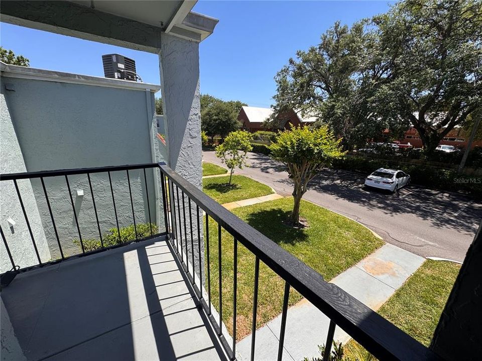 For Sale: $140,000 (1 beds, 1 baths, 742 Square Feet)