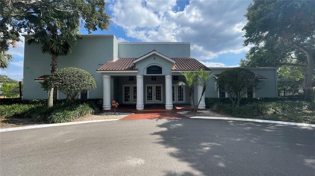 For Sale: $140,000 (1 beds, 1 baths, 742 Square Feet)