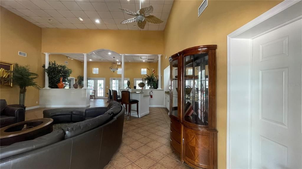 For Sale: $140,000 (1 beds, 1 baths, 742 Square Feet)