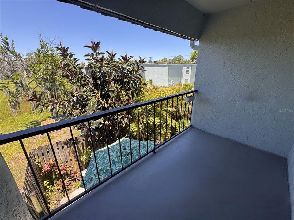 For Sale: $140,000 (1 beds, 1 baths, 742 Square Feet)