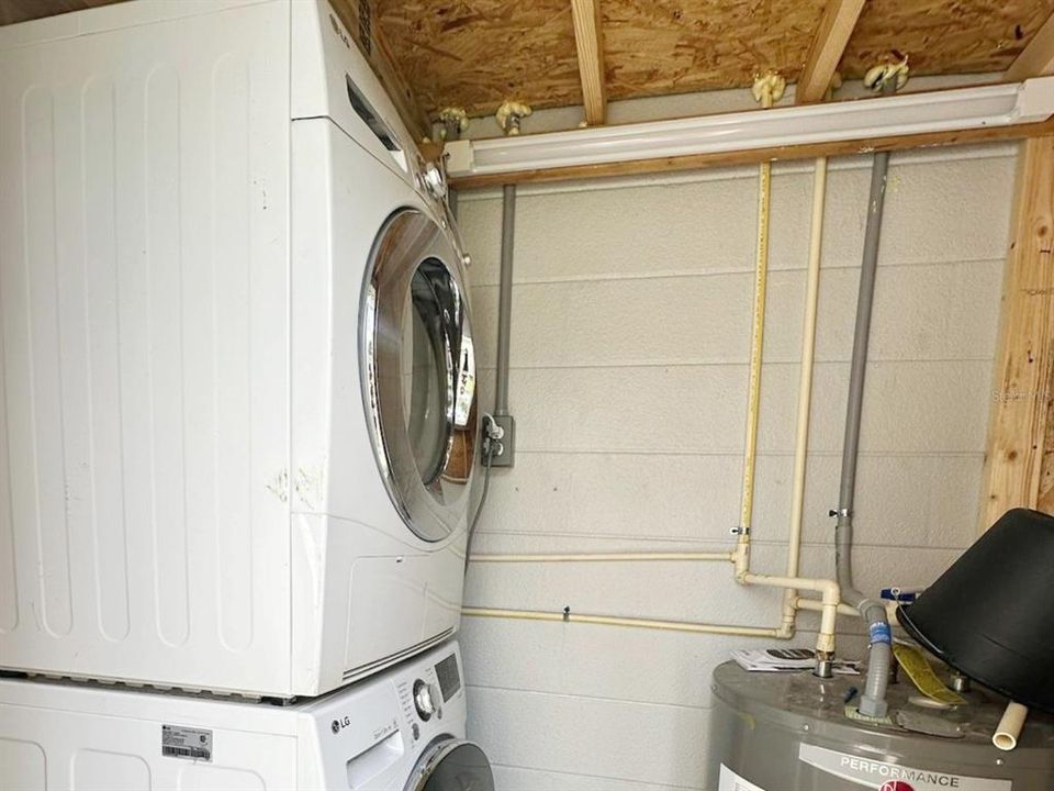 For Sale: $569,999 (2 beds, 1 baths, 961 Square Feet)