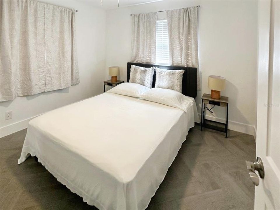 For Sale: $569,999 (2 beds, 1 baths, 961 Square Feet)