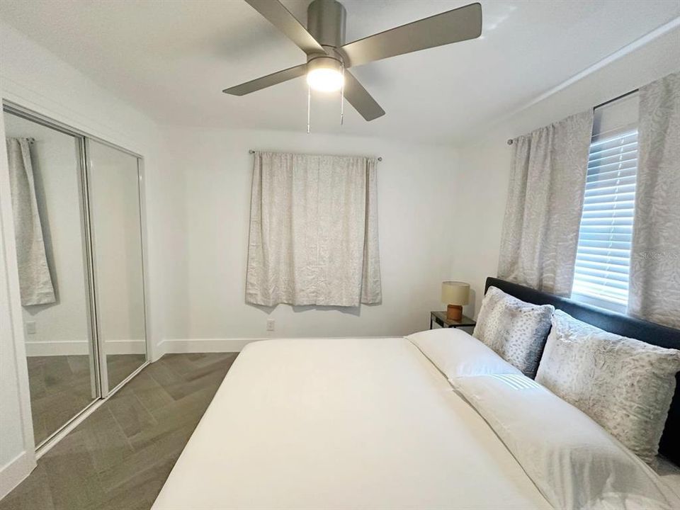 For Sale: $569,999 (2 beds, 1 baths, 961 Square Feet)