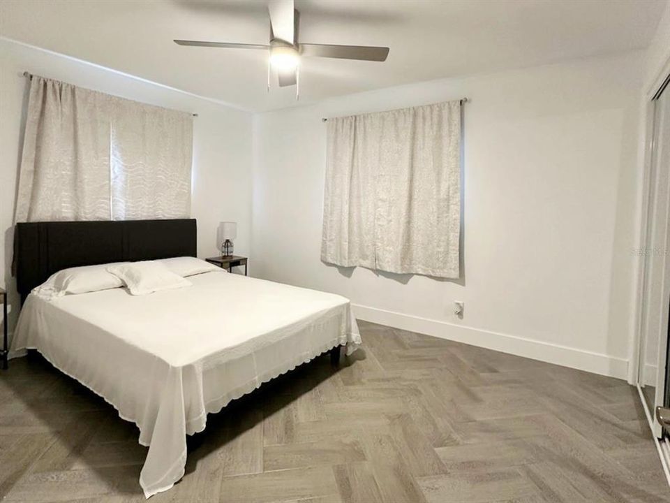 For Sale: $569,999 (2 beds, 1 baths, 961 Square Feet)