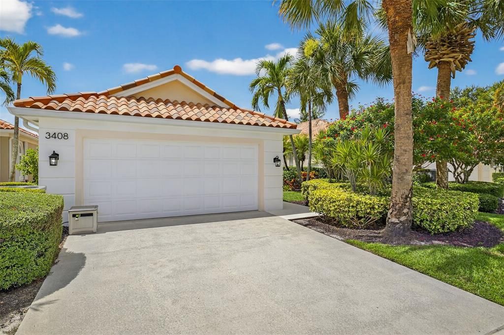 For Sale: $695,000 (3 beds, 2 baths, 1983 Square Feet)