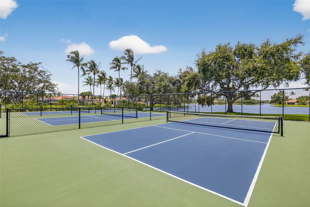 For Sale: $695,000 (3 beds, 2 baths, 1983 Square Feet)