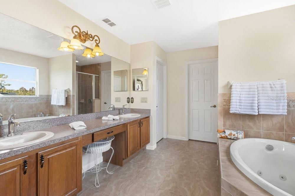 待售: $764,900 (5 贝兹, 3 浴室, 3739 平方英尺)