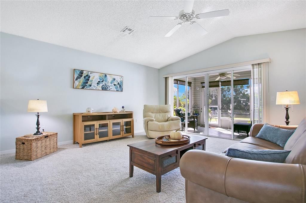 Active With Contract: $235,000 (2 beds, 2 baths, 1176 Square Feet)