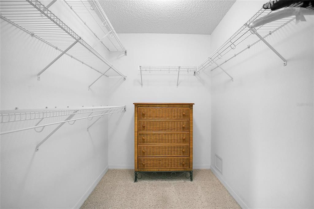 Active With Contract: $235,000 (2 beds, 2 baths, 1176 Square Feet)