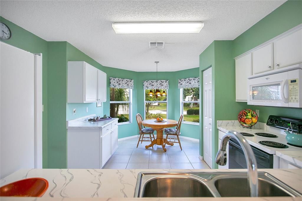 Active With Contract: $235,000 (2 beds, 2 baths, 1176 Square Feet)