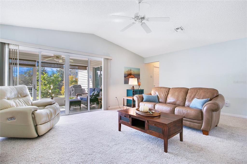 Active With Contract: $235,000 (2 beds, 2 baths, 1176 Square Feet)