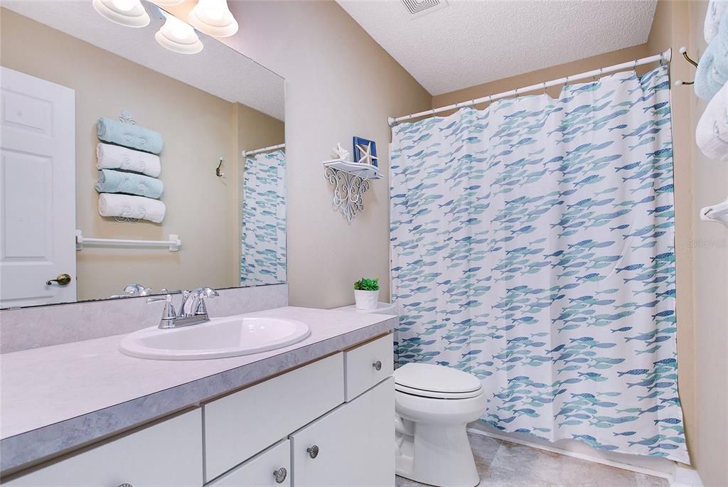 Active With Contract: $235,000 (2 beds, 2 baths, 1176 Square Feet)