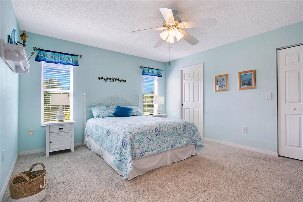 Active With Contract: $235,000 (2 beds, 2 baths, 1176 Square Feet)