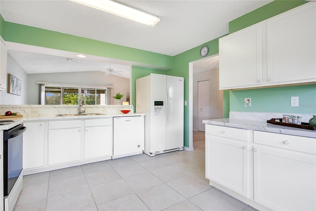 Active With Contract: $235,000 (2 beds, 2 baths, 1176 Square Feet)