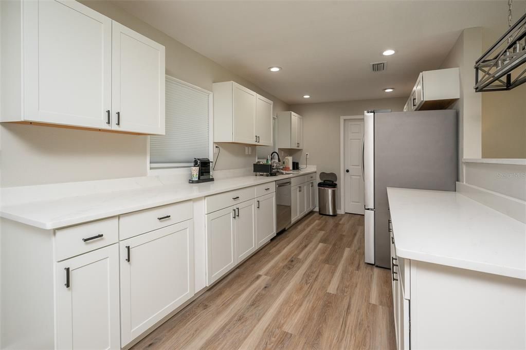 出租: $2,500 (3 贝兹, 2 浴室, 1300 平方英尺)