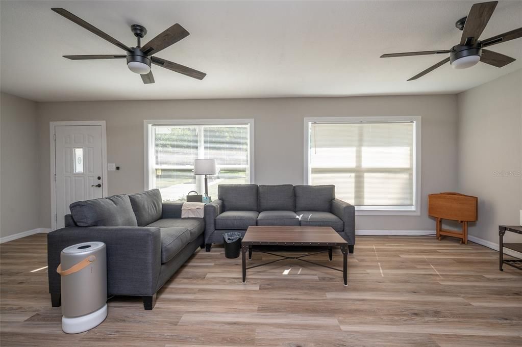 出租: $2,500 (3 贝兹, 2 浴室, 1300 平方英尺)