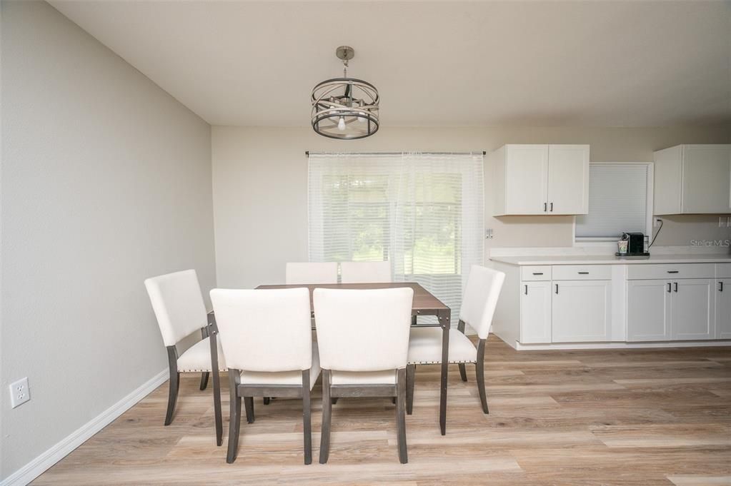 出租: $2,500 (3 贝兹, 2 浴室, 1300 平方英尺)