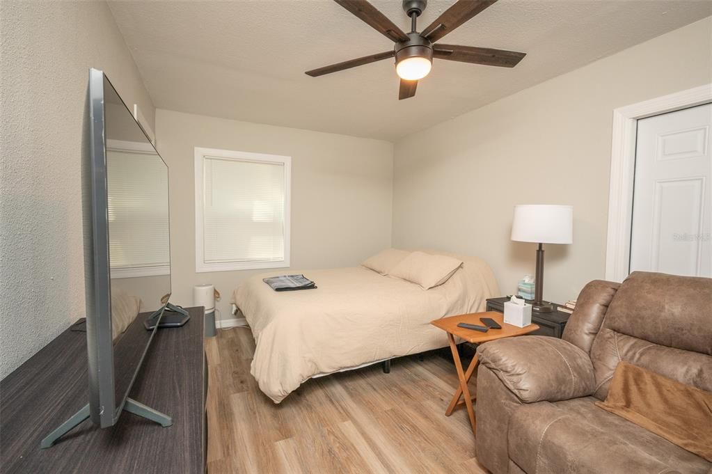 出租: $2,500 (3 贝兹, 2 浴室, 1300 平方英尺)