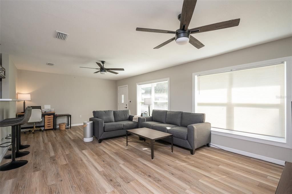 出租: $2,500 (3 贝兹, 2 浴室, 1300 平方英尺)