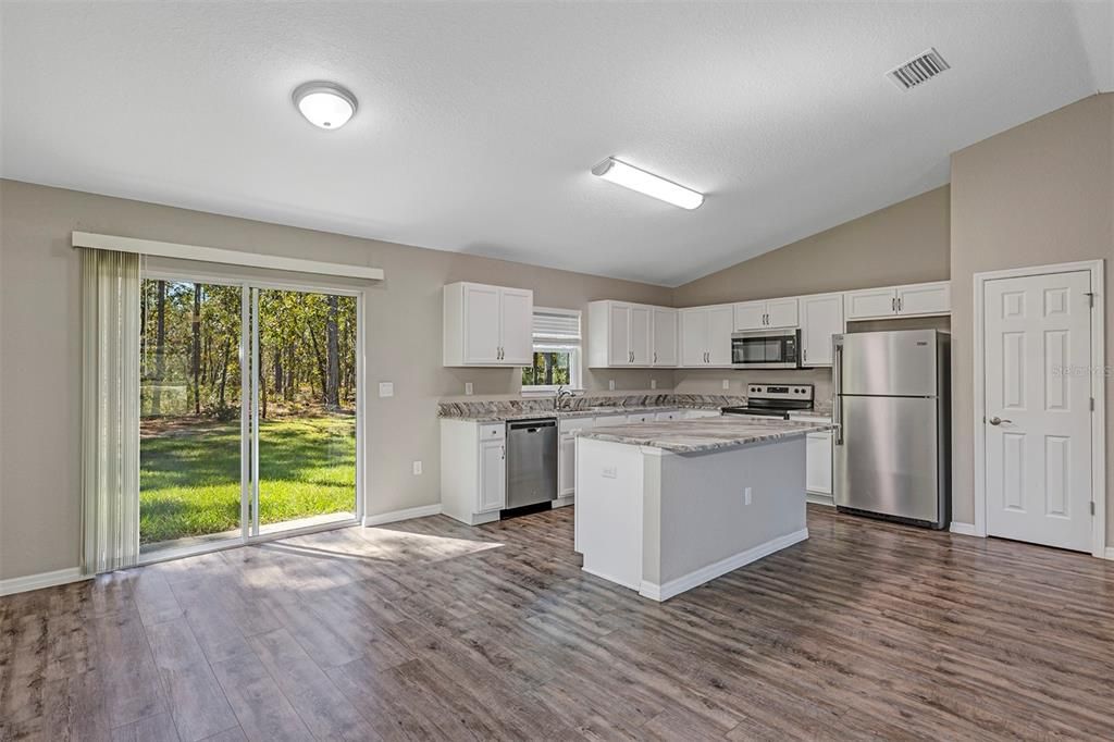 Activo con contrato: $299,900 (3 camas, 2 baños, 1398 Pies cuadrados)