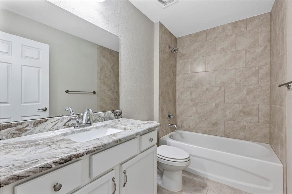 Activo con contrato: $299,900 (3 camas, 2 baños, 1398 Pies cuadrados)