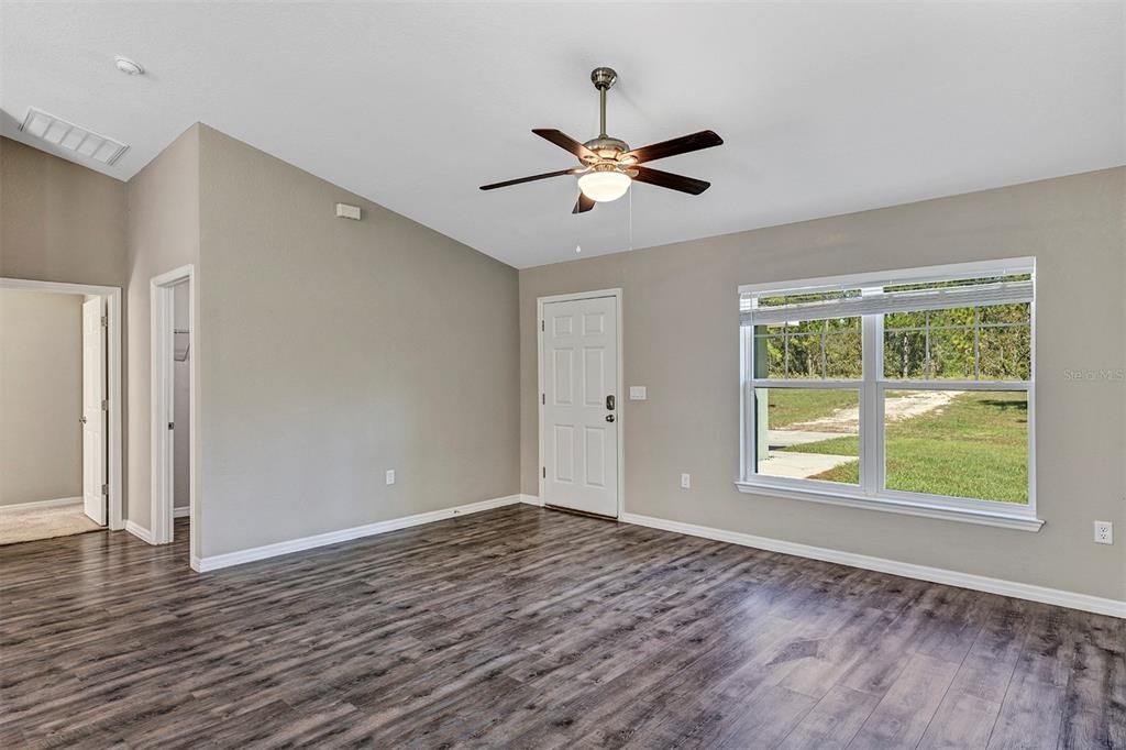 Activo con contrato: $299,900 (3 camas, 2 baños, 1398 Pies cuadrados)