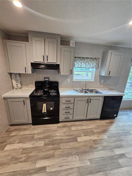 Activo con contrato: $198,999 (3 camas, 2 baños, 1352 Pies cuadrados)