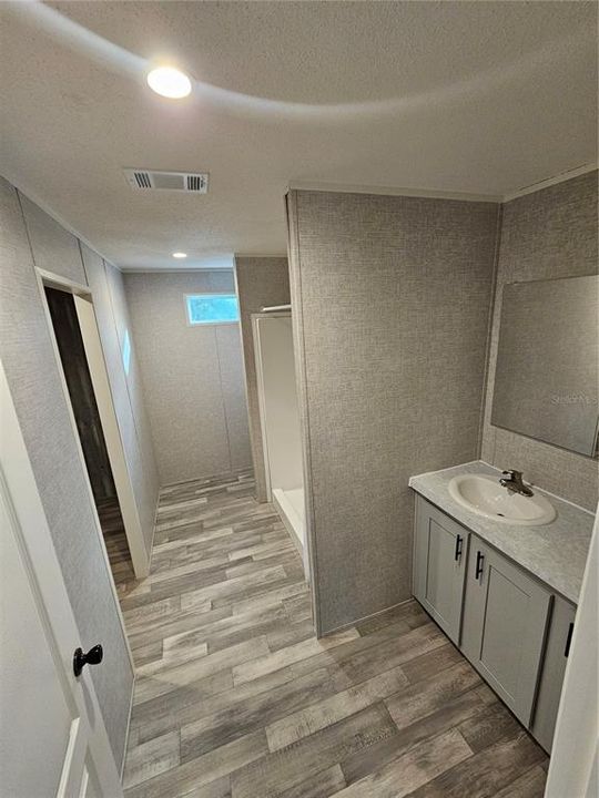 Activo con contrato: $198,999 (3 camas, 2 baños, 1352 Pies cuadrados)