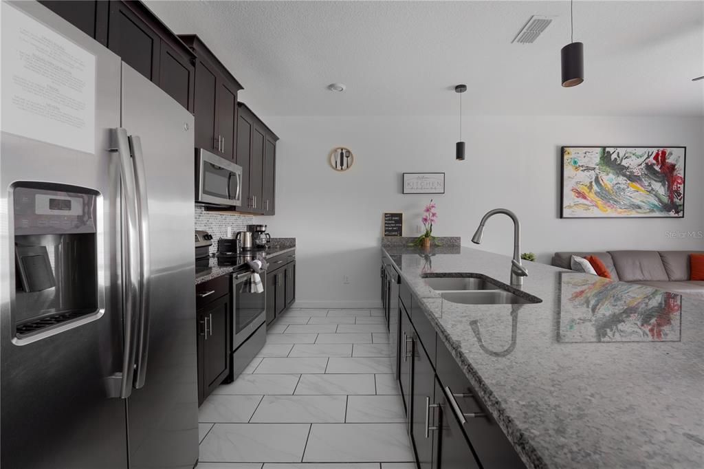 For Sale: $515,000 (4 beds, 3 baths, 1914 Square Feet)