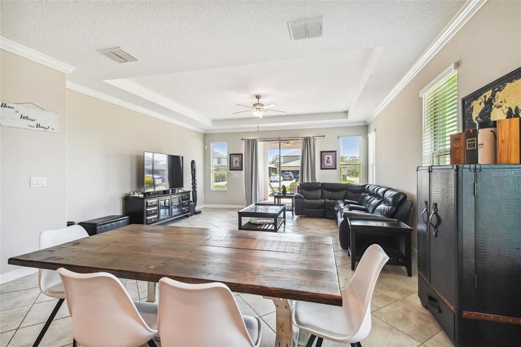 Activo con contrato: $2,700 (4 camas, 2 baños, 2098 Pies cuadrados)