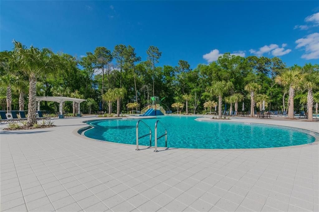 Activo con contrato: $2,700 (4 camas, 2 baños, 2098 Pies cuadrados)