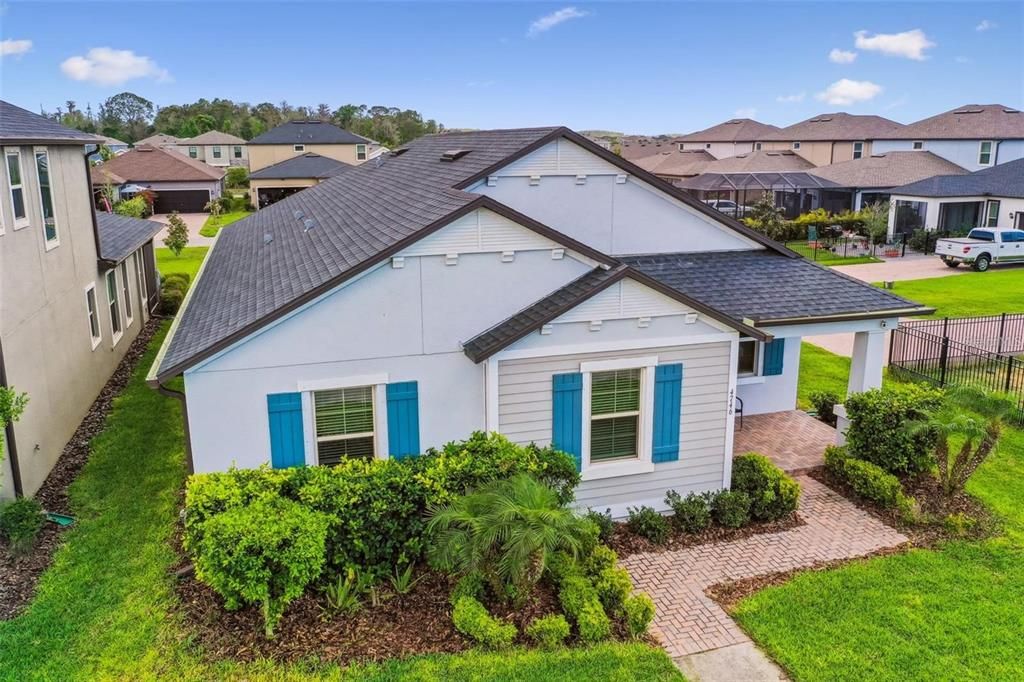 Activo con contrato: $2,700 (4 camas, 2 baños, 2098 Pies cuadrados)