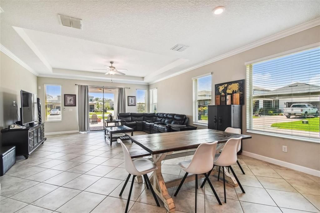 Activo con contrato: $2,700 (4 camas, 2 baños, 2098 Pies cuadrados)