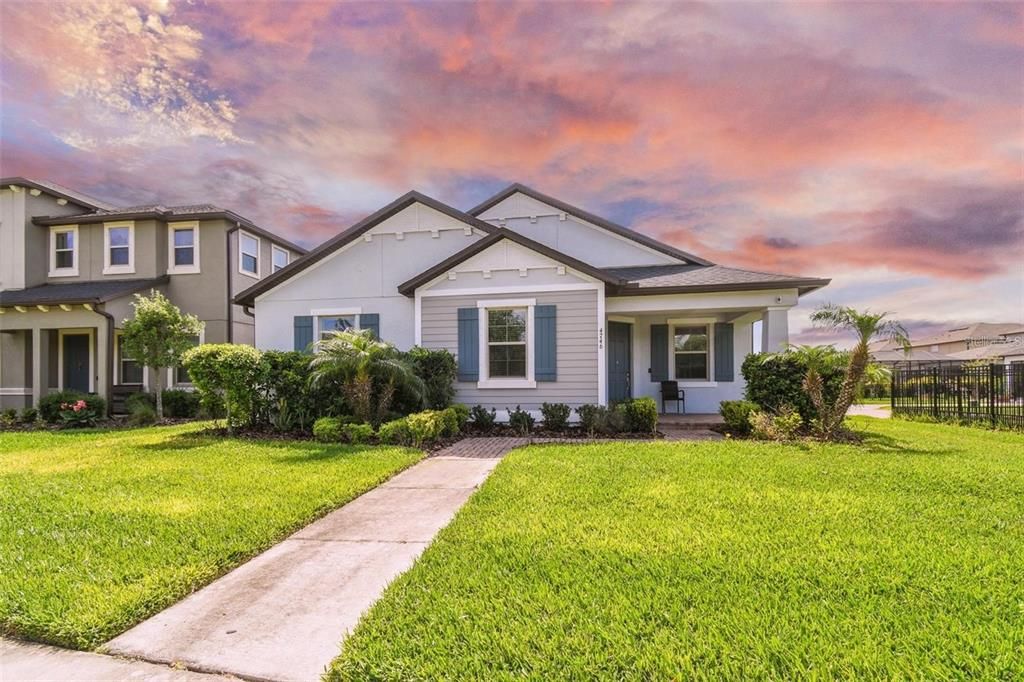 Activo con contrato: $2,700 (4 camas, 2 baños, 2098 Pies cuadrados)