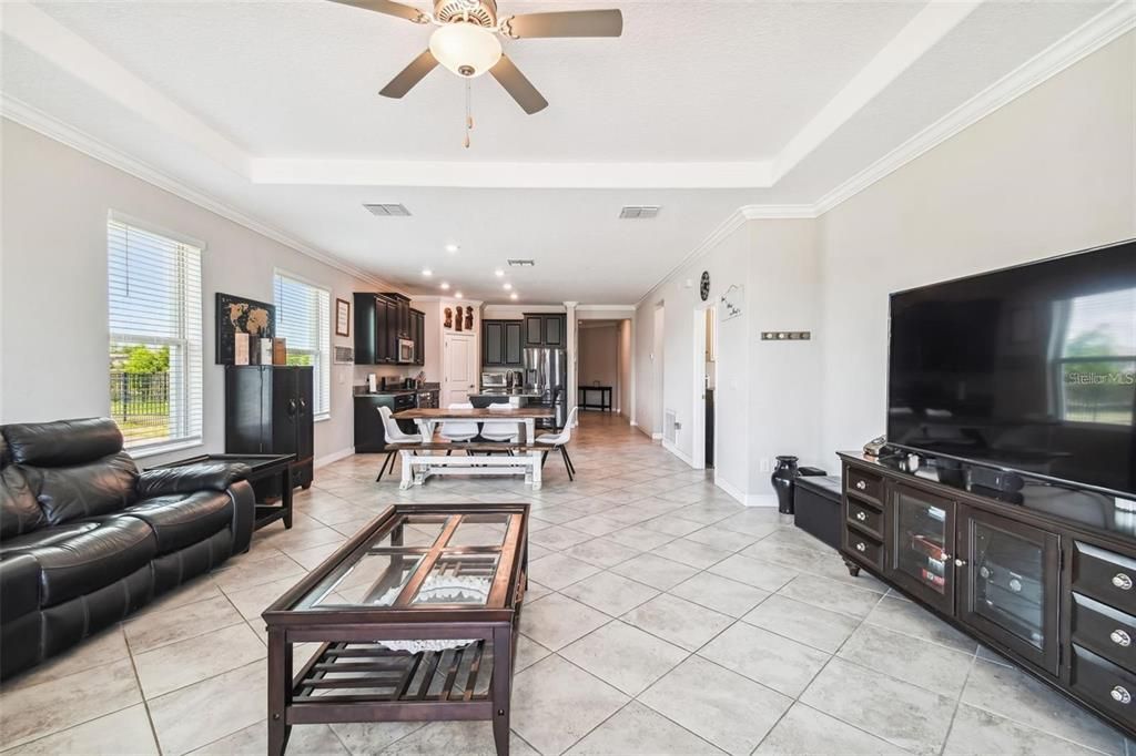 Activo con contrato: $2,700 (4 camas, 2 baños, 2098 Pies cuadrados)