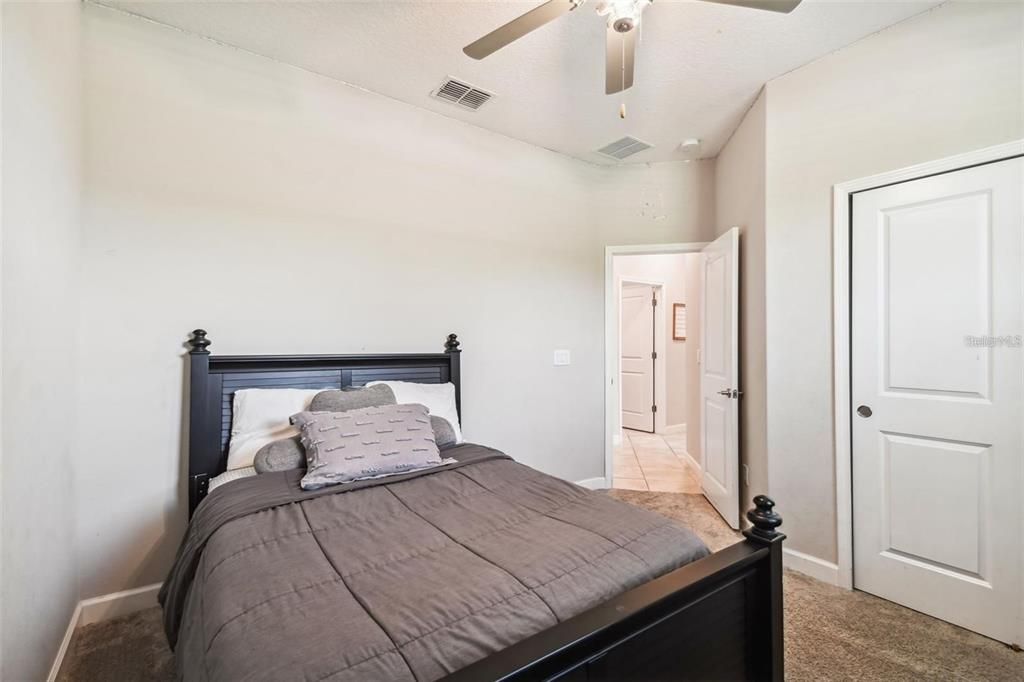 Activo con contrato: $2,700 (4 camas, 2 baños, 2098 Pies cuadrados)