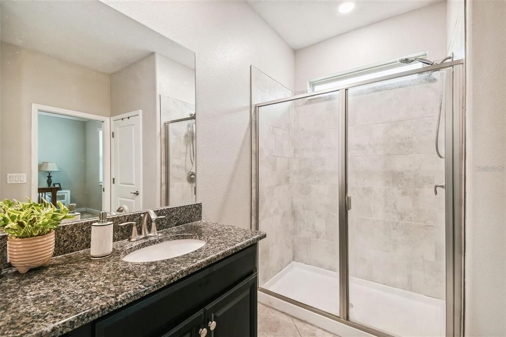 Activo con contrato: $2,700 (4 camas, 2 baños, 2098 Pies cuadrados)