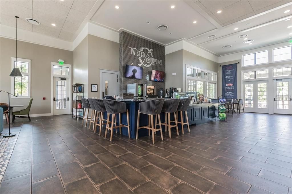 Activo con contrato: $2,700 (4 camas, 2 baños, 2098 Pies cuadrados)