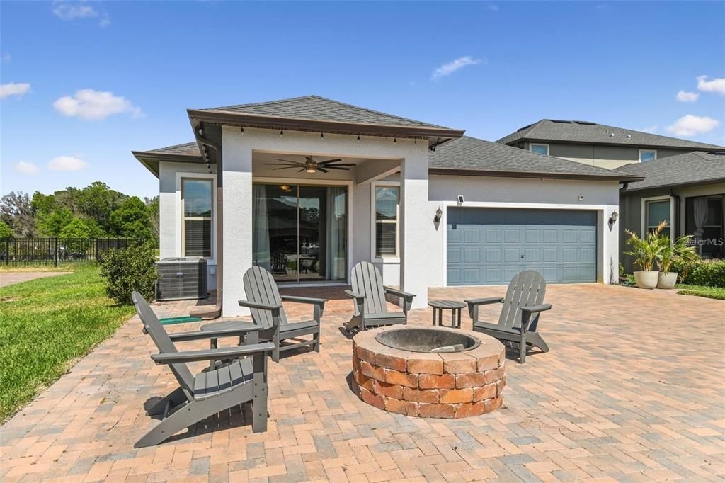 Activo con contrato: $2,700 (4 camas, 2 baños, 2098 Pies cuadrados)