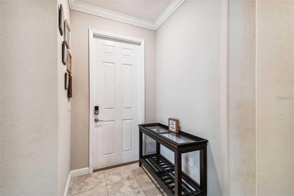 Activo con contrato: $2,700 (4 camas, 2 baños, 2098 Pies cuadrados)