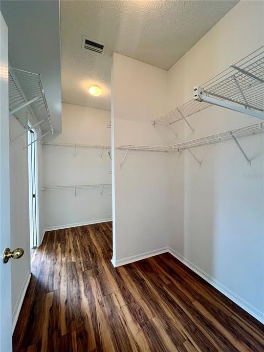 En Venta: $459,000 (4 camas, 2 baños, 1958 Pies cuadrados)