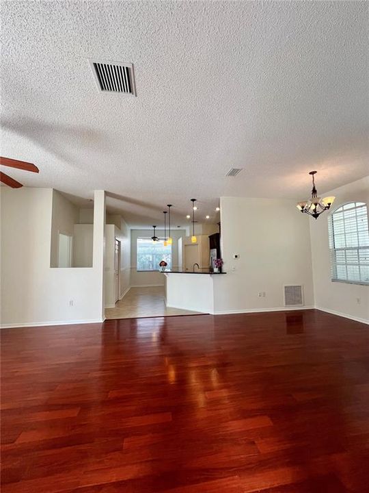 En Venta: $459,000 (4 camas, 2 baños, 1958 Pies cuadrados)