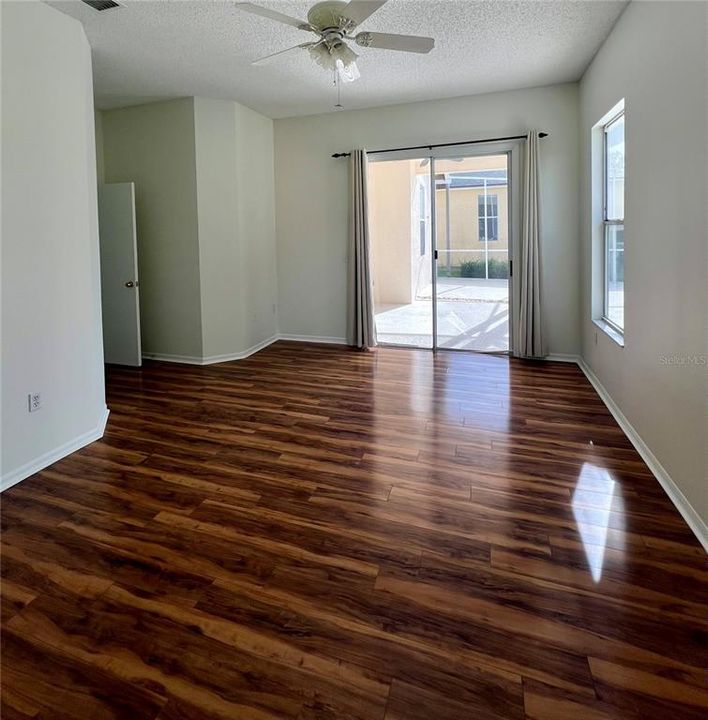 En Venta: $459,000 (4 camas, 2 baños, 1958 Pies cuadrados)