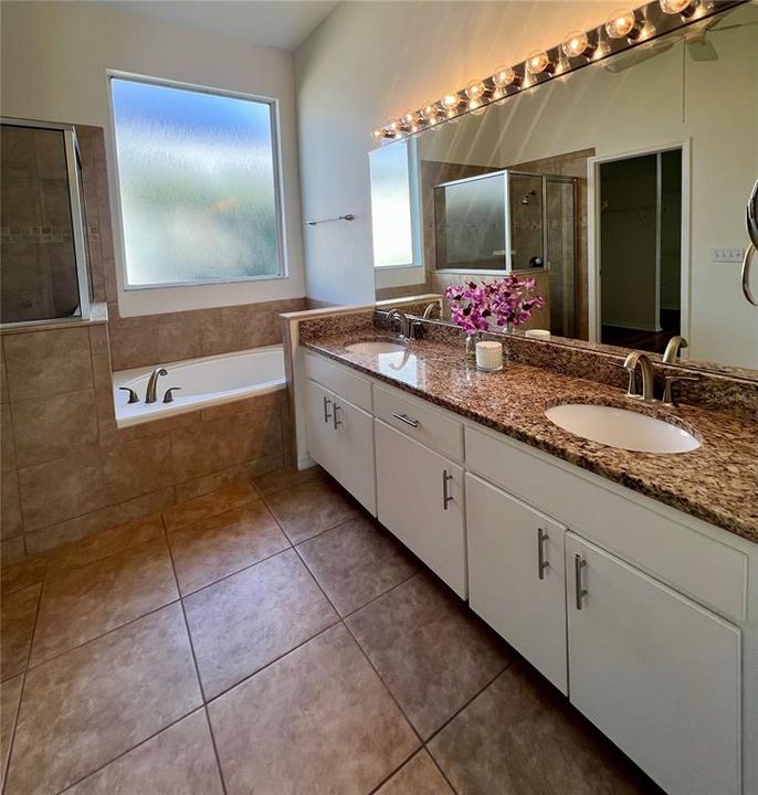 En Venta: $459,000 (4 camas, 2 baños, 1958 Pies cuadrados)