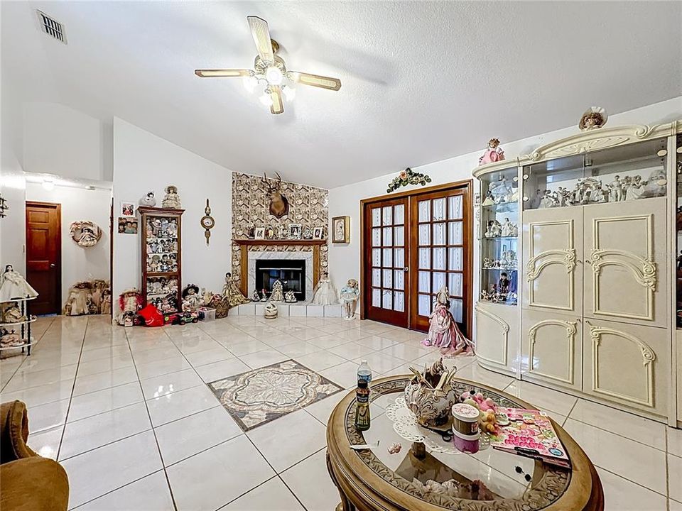 For Sale: $379,000 (3 beds, 2 baths, 1939 Square Feet)